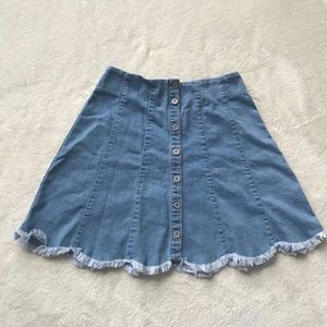 NWOT✨distressed denim scallop circle skater skirt